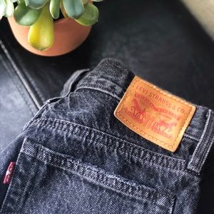 High-rise Distressed Vintage Levi’s